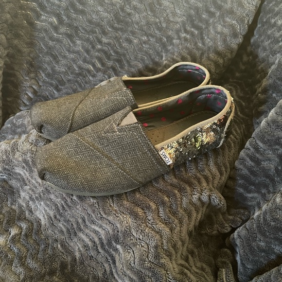 TOMS Herringbone flannel and sequin upper. - Picture 3 of 6